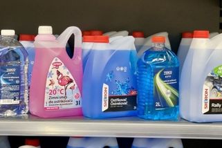 Nemrznoucí směs: Jaký je rozdíl mezi tou za 20 Kč v supermarketu a za 119 Kč na pumpě?