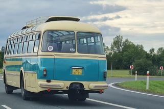 Přezdívalo se mu „Vajíčko“, „Okurka“ nebo „Knedlík“. Škoda 706 RTO měla dokonce televizi a toaletu - Médium.cz