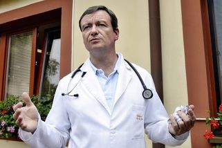 Exhejtman Rath je primářem pankrácké vězeňské nemocnice. Pracoval v ní i během svého trestu