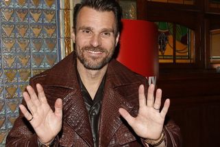 Leoš Mareš se plácl přes kapsu: Moderátor věnoval přes 1,2 milionu korun rodině, která přišla o domov - Super.cz