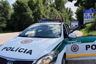 „Romane, skoč!“ Deváťáka na Slovensku povzbuzovali spolužáci. Při pádu ze střechy školy ho točili - Novinky