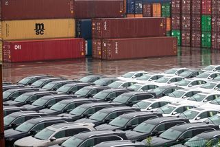 Sankcím navzdory. Do Ruska se dovážejí přes Čínu auta západních značek