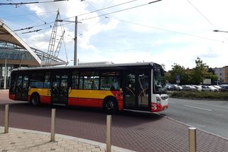 Hradec Králové výrazně zdraží MHD. Nejlevnější jízdenka bude místo 14 stát 25 Kč - Zdopravy.cz