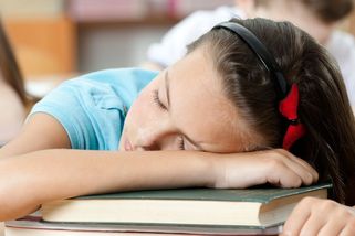 Čeští žáci málo spí. Výuka od 9:00 však nemusí být řešením - Novinky