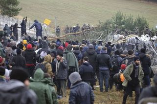 Padesátka migrantů překonala bariéru na polsko-běloruské hranici - Novinky