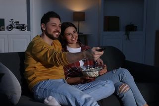 Miliony Čechů si dnes večer zapnou Českou televizi, která uvede kultovní film - Techsvět