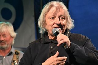 Zeď. Málokdo to pamatuje, ale český popový idol Václav Neckář zpíval i hit skupiny Pink Floyd - Médium.cz