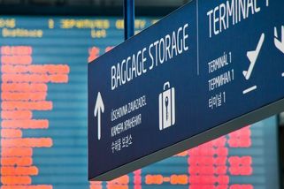 Aerolinky ruší další lety z Prahy. Repatriační letadla pro uvízlé Čechy už jsou na cestě