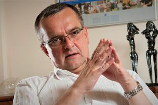 Miroslav Kalousek by rád, aby se Evropa odstřihla od plynu i ropy z Ruska. Na to, jaké to bude mít důsledky, mu stačilo jedno slovo. Odmítl ale vraždění dětí