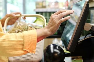 i60.cz: Nejsem tu na brigádě! Proč lidé odmítají samoobslužné pokladny