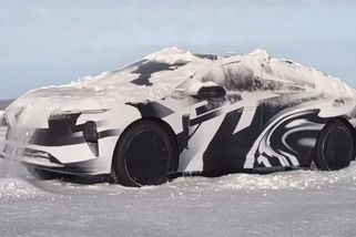 Ometání sněhu nikdy nebylo snazší! Čínské Nio se naučilo trik, jaký používají naši domácí mazlíčci - Garáž.cz