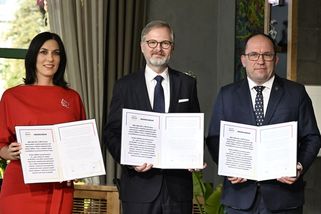 Fiala, Pekarová a Výborný stvrdili společnou kandidátku, chtějí porazit „levicový populismus“ - Novinky