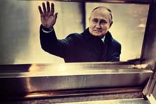 V britském baru dali do pisoárů fotku Putina! Dosud pánové močili na jiného politika