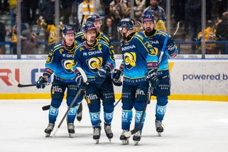 Zlín nechal Pardubice dotáhnout z 5:1 na 5:4, přesto sérii srovnal. O postupujícím se rozhodne v pátek