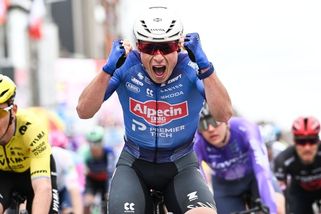 Belgickou klasiku z Middelkerke do Wevelgemu vyhrál v hromadném spurtu Philipsen - Sport.cz