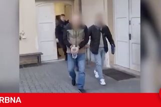 Policii se přihlásil muž, který házel zápalné lahve na Ruský dům. Je to cizinec