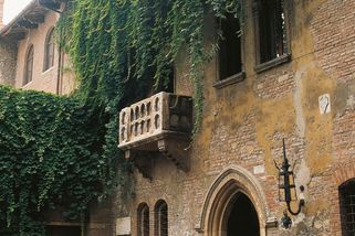 Slavný Juliin balkon ve Veroně je poprvé k vidění jen za poplatek. Turisté zuří - Novinky