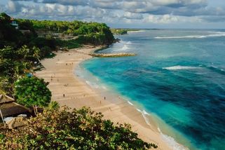 V Indonésii platí zákaz mimomanželského sexu a společného bydlení nesezdaných párů. Týká se i zahraničních turistů - Novinky