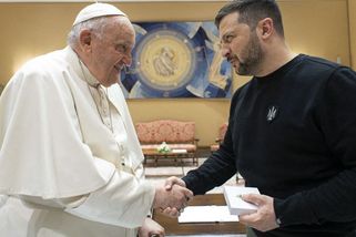 Papež František tajně koupil drony naší armádě, hlásí Ukrajinci - Novinky