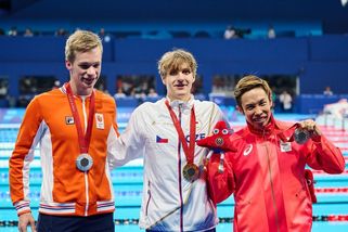 Famózní úspěch. Nevidomý plavec Kratochvíl se stal v 16 letech paralympijským vítězem - Sport.cz