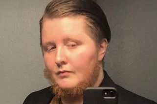 Tato žena si s bradkou připadá krásná