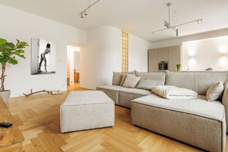 Málo světla v bytě? V Plzni to vyřešila jednoduchá a levná rekonstrukce