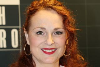 Sexy i po padesátce! Narozeniny oslavila Markéta Hrubešová v rudé krajkové podprsence - Proženy.cz