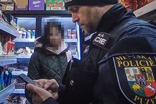 Zlodějka cigaret se v Plzni prokázala žákovskou knížkou - Novinky