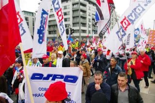 V Praze se protestovalo proti vznikající vládě. Všimli si demonstrující, že proběhly demokratické volby?