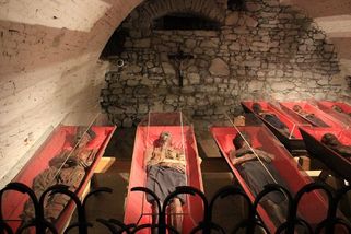 Mumie z Klatov, tajemství skrytá hluboko pod jezuitským kostelem