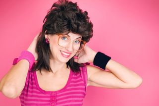 Nejšílenější retro účesy z 80. a 90. let. Také na ně pamatujete? – Dáma.cz