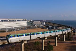 railtarget.cz/technologie-a-infrastruktura/poprel-fyziku-i-giganticke-konstrukce-sileny-vlak-balancoval-na-tenke-oceli-11519.html