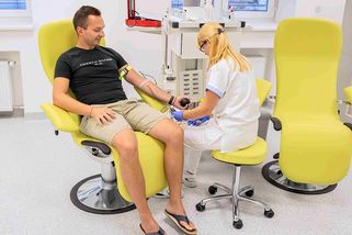 Zlínská nemocnice vyčerpala všechny zásoby krve 0+ a 0-, naléhavě hledá dárce - Novinky