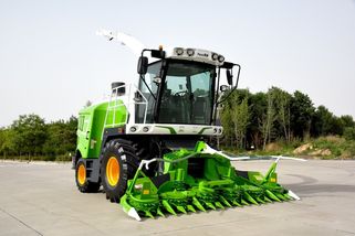 V Číně vyrobí 50 let starou řezačku a současně moderní stroj inspirovaný Západem