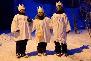 Spor o „černého“ mezi koledníky. Je to lidový zvyk, odráží Charita kritiku - Seznam Zprávy