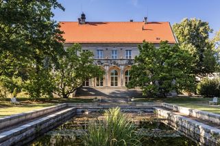 Ve vile z Havlova filmového Odcházení byla za komunistů i svazácká škola - Seznam Zprávy