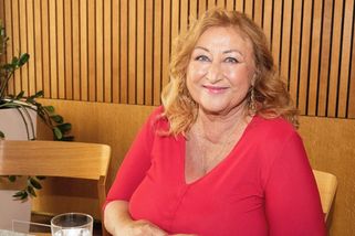 Štíhlá Halina Pawlowská v šatech vítá jaro. Fanoušci jsou nadšení, někteří ovšem opět předhazují ozempic - Super.cz