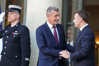 A co Babišův zámeček, pane prezidente Macrone? Mlč...