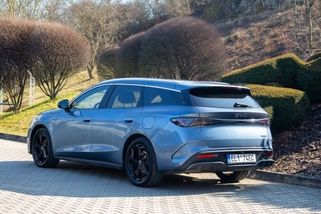 Test: Ano, Škoda má problém. BYD Seal 6 DM-i Touring je hodně zajímavé kombi s fantastickým dojezdem - Autobible.cz - Předjedeme vaše představy!