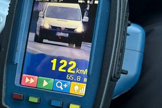 Šílená jízda na Novojičínsku: Obcí se řítila rychlostí 122 km/h