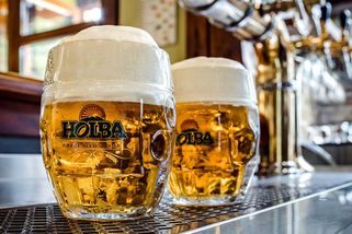 Velký pivní obchod dotažen. Moravské pivovary Holbu, Zubr a Litovel kupuje Kofola