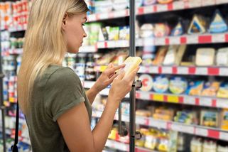 Těchto 6 potravin nikdy nejezte po datu spotřeby. Odborníci varují před rizikem - Médium.cz