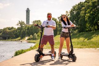 Na koloběžce 80 km/h a bez pokuty? To jako vážně? – eXtra.cz