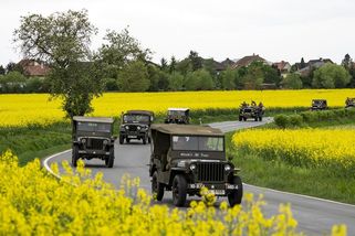 FOTO: Konvoj Vítězství burácel Plzní i krajem - Novinky