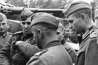 Podle Putina nabízel Hitler mír a za válku může Polsko. Co nám tím sděluje? - Paměť národa - Články na Seznamu