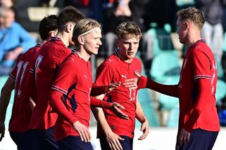 Jednadvacítka odstartovala fotbalový večer drtivou výhrou. Řádil třígólový Mikulenka - Sport.cz