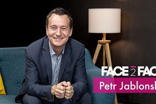 Hlavně aby nezavřeli Babiše. Bude prezidentem a dá lidem všechno zadarmo, říká imitátorská hvězda | FACE TO FACE