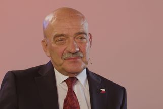 Chybí tu ruský pohled, umírají lidé, lítají končetiny a Češi tomu fandí, říká uchazeč o Hrad Březina | Prostor X