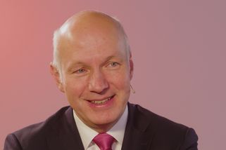 Žijeme si nad poměry, s Ruskem chtějí jednat vlastizrádci, svoboda slova má hranice, říká Fischer | Prostor X