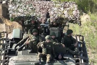 Bělorusko tajně staví továrnu na granáty pro Rusko. Výroba má začít již letos